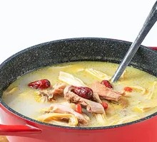 White Pepper Pig Stomach Chicken Pot