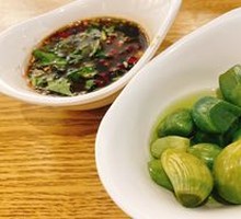 Sweet and Sour Pickled Garlic