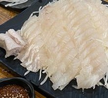 Left-mouth raw fish slices
