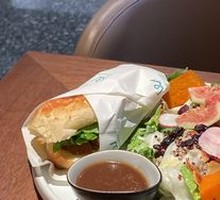 Fig Quinoa Salad with Grilled Chicken Sandwich