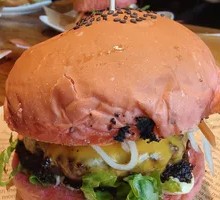 Linda Pink Peperoni Beef Burger