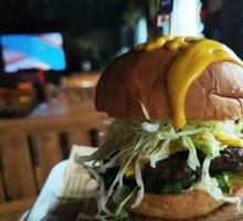 Beef Burger with Bursting Cheese