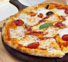 9-inch Classic Margherita Pizza