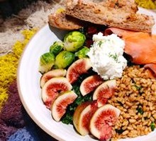 Smoked Salmon Salad with Baguette