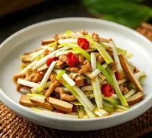 Braised Tofu Strips with Pork and Garlic Chives