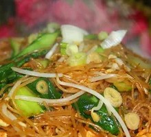 Three Delicacies Stir-Fried Fine Noodles