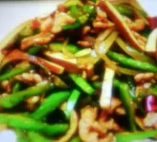 Green Pepper and Tofu Skin Shredded Pork