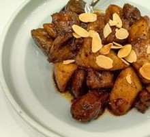 Hand-Beaten Rice Noodles with Beef Cubes