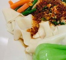 Fragrant Toona Sinensis Oil-Poured Noodles