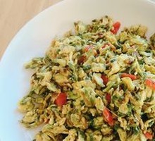 Stir-fried Locust Blossoms with Eggs