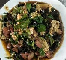 Vegetable Mix with Peanuts, Wood Ear Mushrooms and Tofu Skin