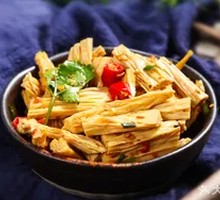 Stir-fried Celery with Tofu Skin