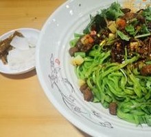Sauce Pork and Spinach Noodles