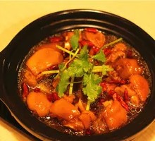 Braised Pig's Feet in Yellow Sauce