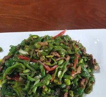 Green Pepper and Edamame Stir-Fry with Shredded Pork