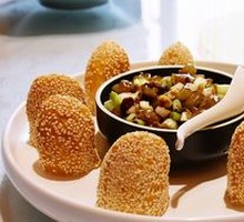 Scallion-Braised Live Sea Cucumber