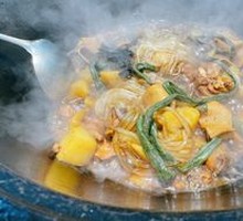 Stir-Fried Chicken in Iron Pot