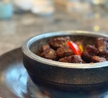 Flame Beef Cubes in Stone Pot