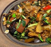 Stir-fried King Oyster Mushrooms with Black Trumpet