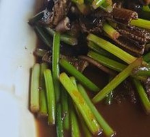 Stir-fried Garlic Shoots with Eel