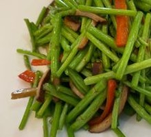 Stir-Fried Chrysanthemum Greens