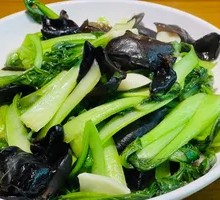 Black Mushroom Stir-Fried with Greens