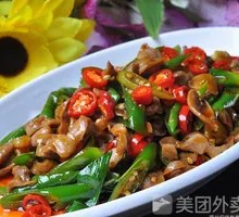 Green Pepper Stir-fried Chicken Offal
