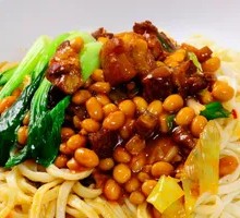 Stewed Pork and Soybean Noodles