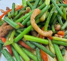 Garlic Shoots with Shredded Pork