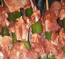 Green Pepper and Pork Ribs Skewers