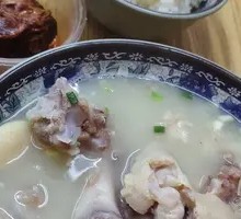 Pig Trotter with Kelp