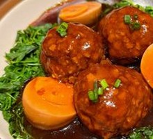 Black Pork and Salted Egg Yolk Lion's Head