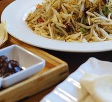 Sour Stir-Fried Mung Bean Sprouts