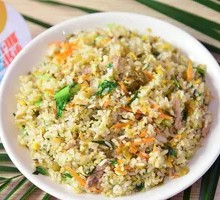 青椒炒牛肉盖浇饭