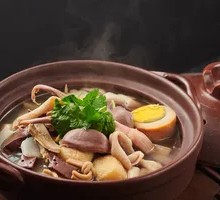 Duck Blood and Noodles in Clay Pot