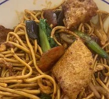 Three Delicacies Stir-Fried Noodles