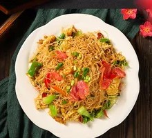Sausage and Egg Stir-fried Noodles