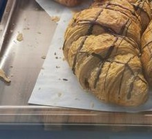 French Flaky Croissant