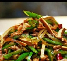 Stir-fried Pork Shreds with Dried Tofu and Garlic