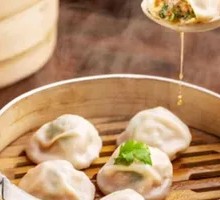 Chrysanthemum Leaf Dumplings with Soup