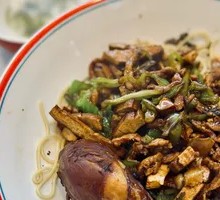 Chicken Leg Braised Noodles