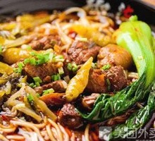 蘑菇炒肉盖浇面