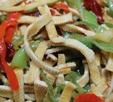 Green Pepper Stir-fried Tofu Skin