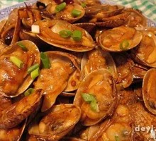 Stir-Fried Clams with Aromatics
