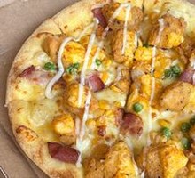 Golden Salted Egg Yolk Chicken Pizza