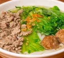 Fresh Beef and Meatball Combination Rice Noodle Soup