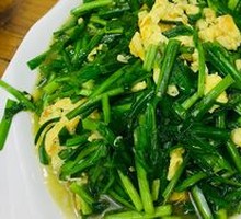 Stir-fried eggs with chives