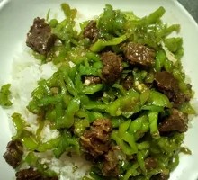 Beef with Green Pepper Rice Bowl