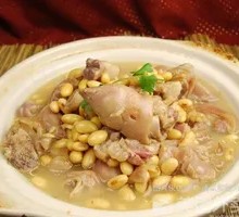 Stewed Pig Trotters with Soybeans