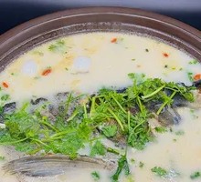 Tangjinniu Lake Fish Head Pot